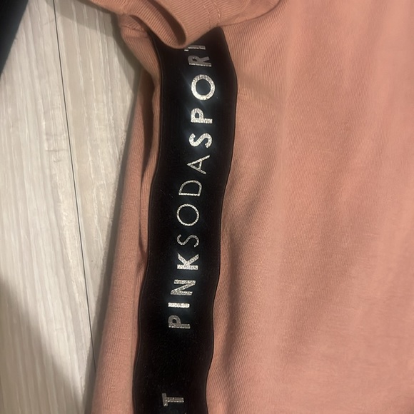 Sport Crop Top - Picture 3 of 4